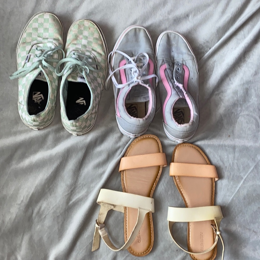Bundle of shoes , in used condition it still good